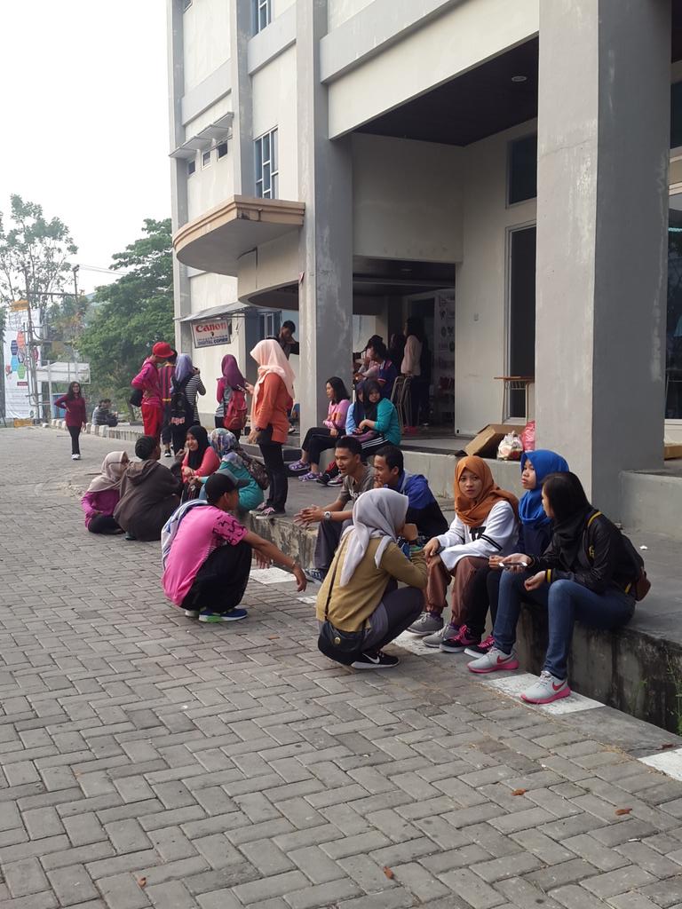 phskesmas's tweet photo. Buat teman teman semua yang lagi pada gada kegiatan, ayooookkk kita jalan santai, yuk ngumpul di MPK 😊 https://t.co/A4ctRqKdIs