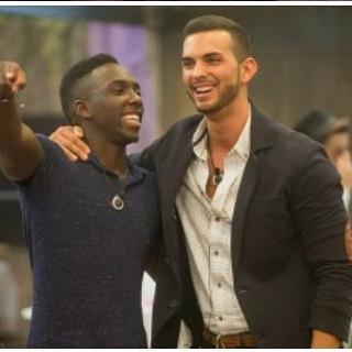 mutioficialgh16's tweet photo. Un abrazo para todos y vamos a votar a topee!! https://t.co/fDakMb6PNO