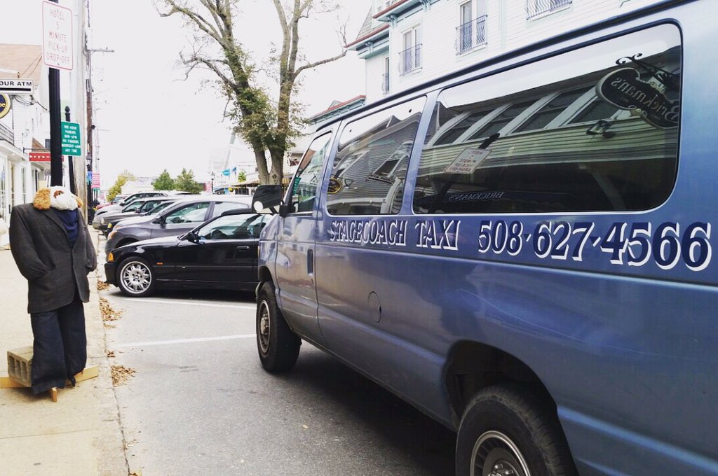 StagecoachTaxi's tweet photo. #marthasvineyard #scarecows #mvpcs #VineyardHaven https://t.co/GIPfJOtvpF