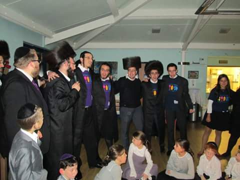 Cranbrook_Syn's tweet photo. @shabbat_uk Havdallah Concert! Incredible way to end an incredible day! #TravellingChasidim #KeepingItTogether https://t.co/51pUjBlEGe