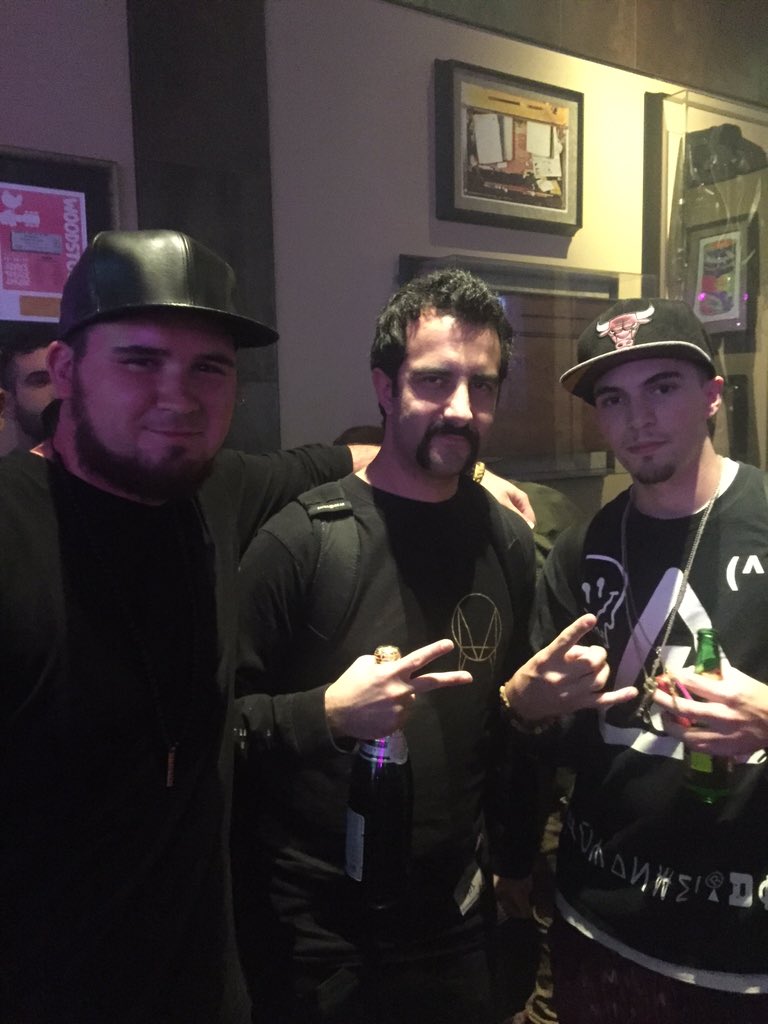 B3RKYTHO's tweet photo. @ValentinoKhan Hard Rock Cafe was lit @ik3_th0 https://t.co/A6sXtCDb5J