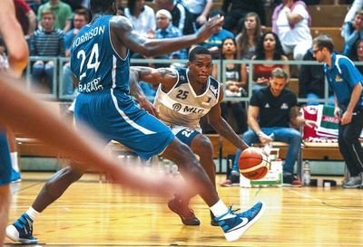 CoachJasonSmith's tweet photo. Brewster Academy alum Aaron Thomas @AT_getbuckets had 21 points in his debut for @MLP_Academics #GermanyProA https://t.co/8fq2w6IqPI