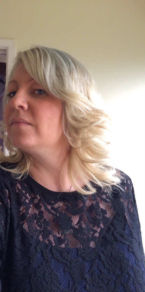 Loving my new locks, big thanks to the ladies at <a href="/HCbynaomi/">HAIRCRAZEbynaomi</a> 😍😍