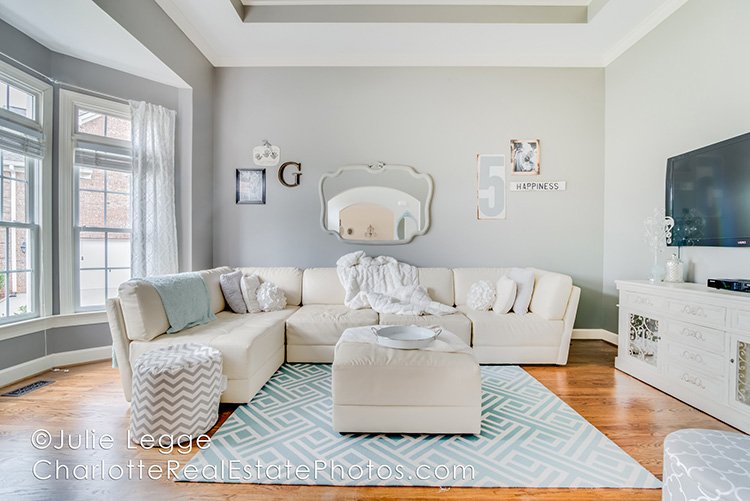 realtormag's tweet photo. 6 Ways to Get Your Listing Ready for Photos: https://t.co/Ts73rU7h6L https://t.co/d0PE9al34A
