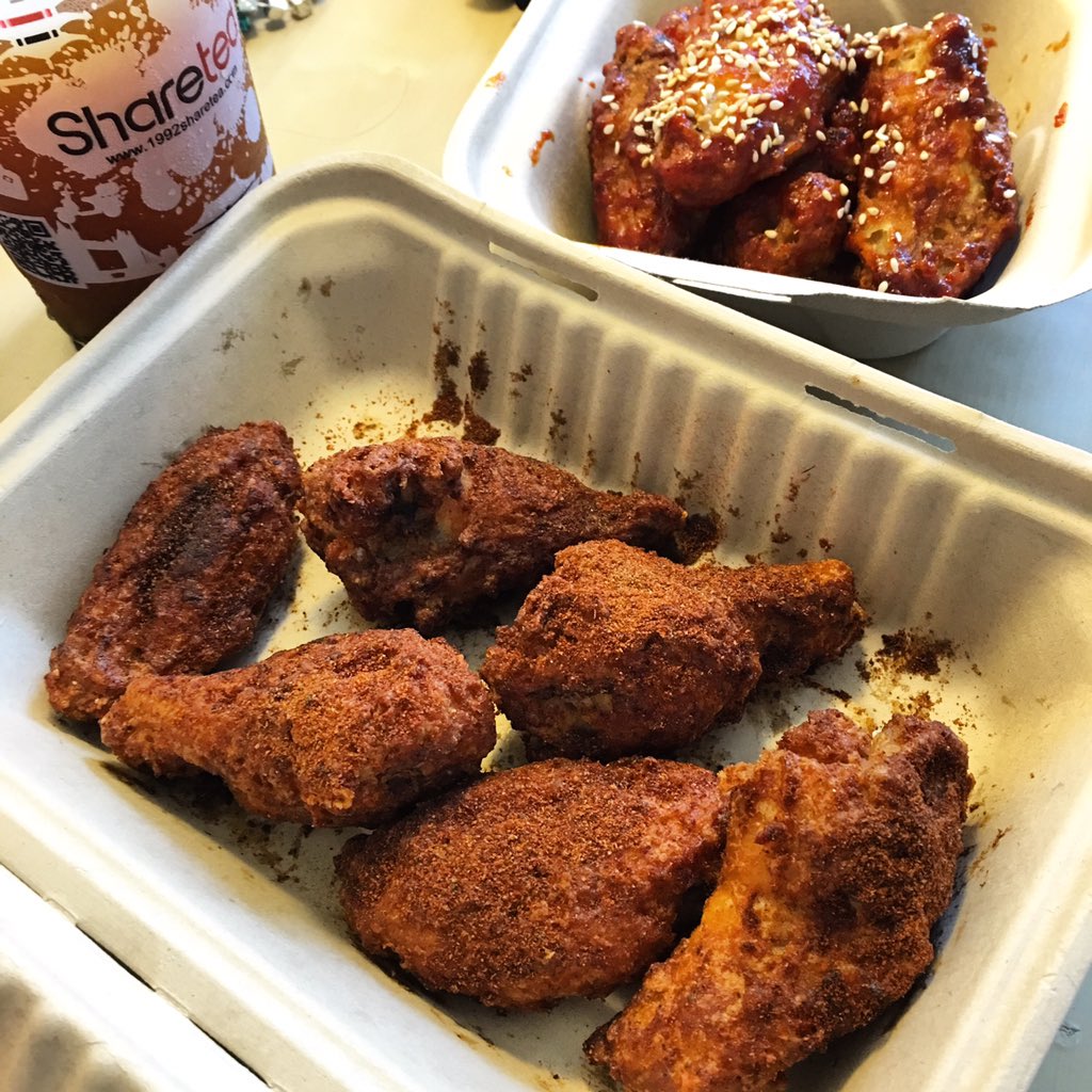 Uyennie1726's tweet photo. Ghost pepper &amp; Korean fried chicken wings #hellaspicy https://t.co/0hAQcpcHfy
