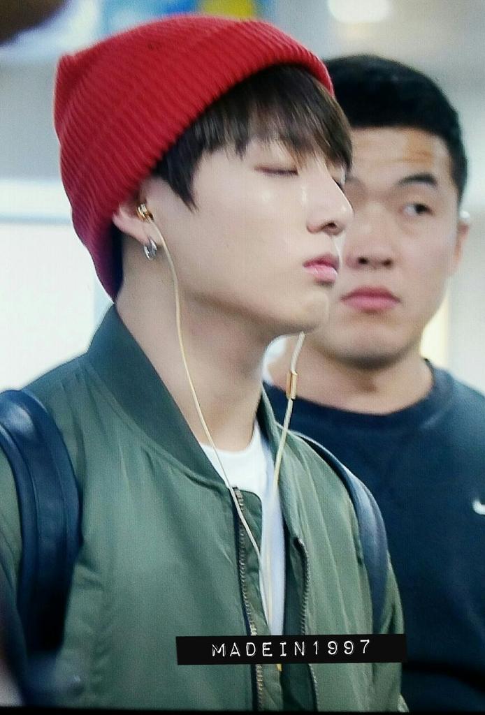 madein1997_jk's tweet photo. 151025 CJU #정국 #Jungkook #방탄소년단   @BTS_twt  하아 왜케 사랑스러워ㅠㅠ 정국아 쉴 수 있으면 쉬어 https://t.co/uT3uyKfsvo