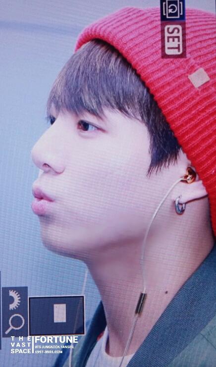 1997_0901com's tweet photo. 151025 제주공항 도착
#정국 #JK @BTS_twt
화사한 꾹토끼 3단변화형 🐰💘 https://t.co/8kFFKfo8V9
