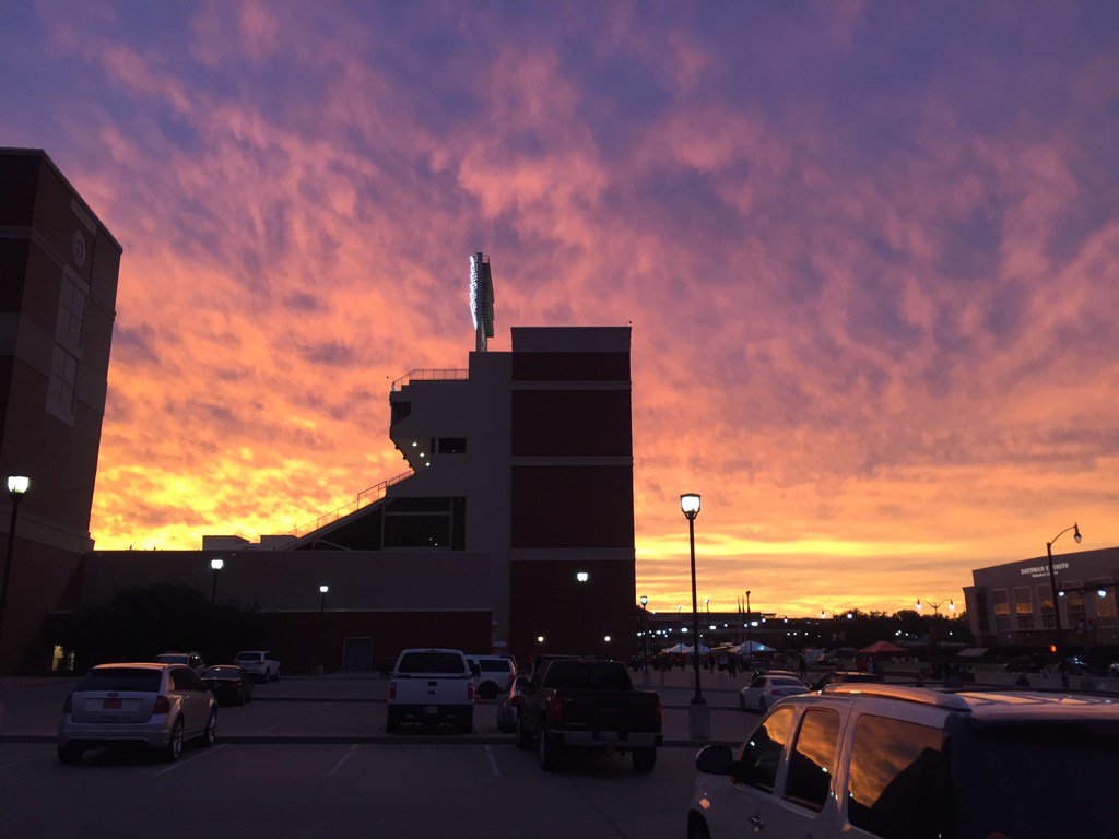 rtdennis's tweet photo. Been a weird, sad day in Stillwater, but man the Stillwater sunset didn't disappoint. #okstatestrong https://t.co/q6SMaOVHs2