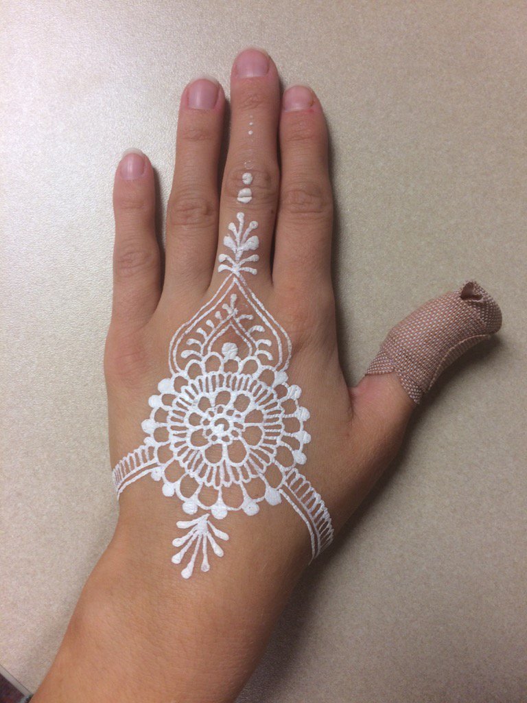 JoeyBauchle's tweet photo. White henna! #JoHenna #johennadesign https://t.co/sGm0wfNNh6