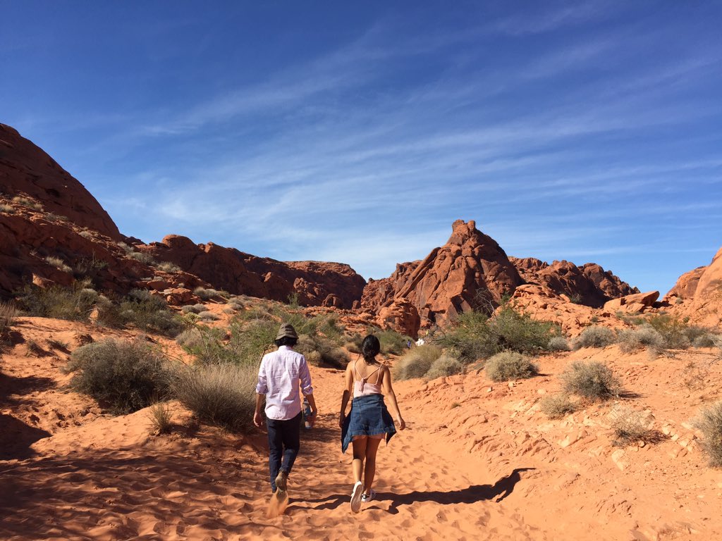 0ggnubnik's tweet photo. Why go to the strip when you can be amazed by red rocks #helloNevada https://t.co/rmLMiAPBKL