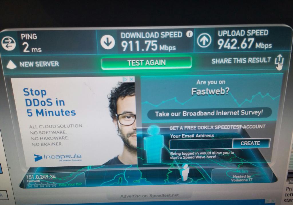 TheRocks_it's tweet photo. Amazing #speedtest @FASTWEB stand in Milan Games Week 2015 #MGW2015 https://t.co/Na0LOcojSb