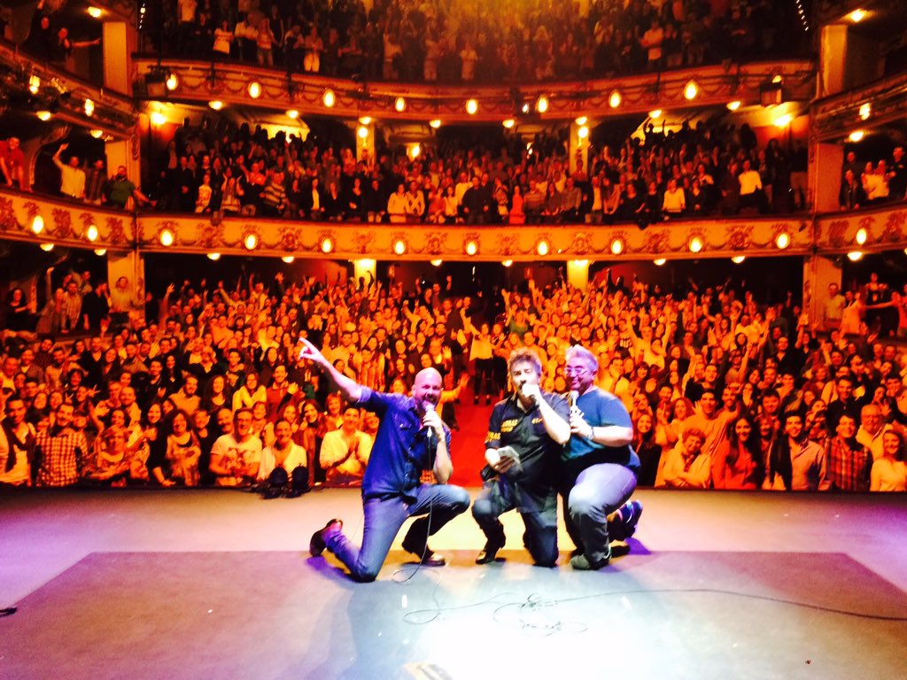 miki_dkai's tweet photo. Gracias Madrid #lasnochesdelclubdelacomedia @AGUSTIJIMENEZ @alvarocarrero @Promotora600 ... Muy grandes https://t.co/6cwk6Cvozf