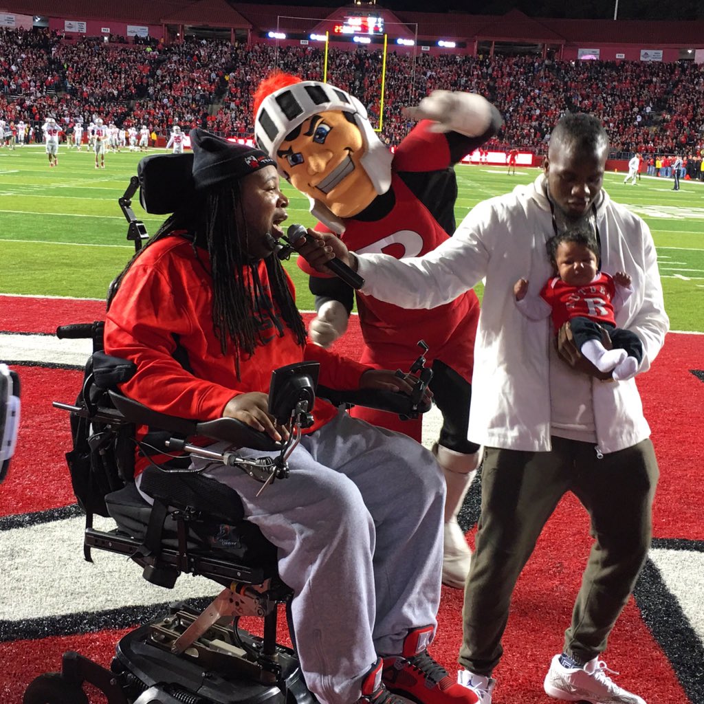 CollegeGameDay's tweet photo. Eric LeGrand in the building. https://t.co/C0GUdNSQli