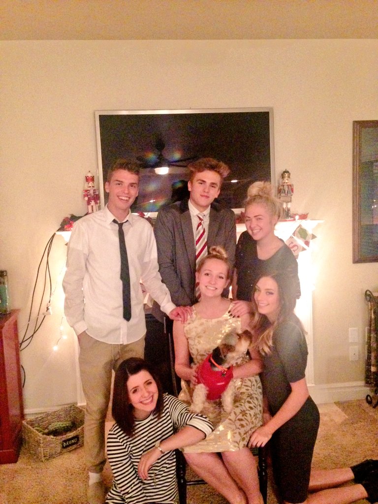 Mckinli_23's tweet photo. Celebrated Christmas in October with my loves before Isaac leaves on his mission ♡♡ https://t.co/fVhXVdkb8k