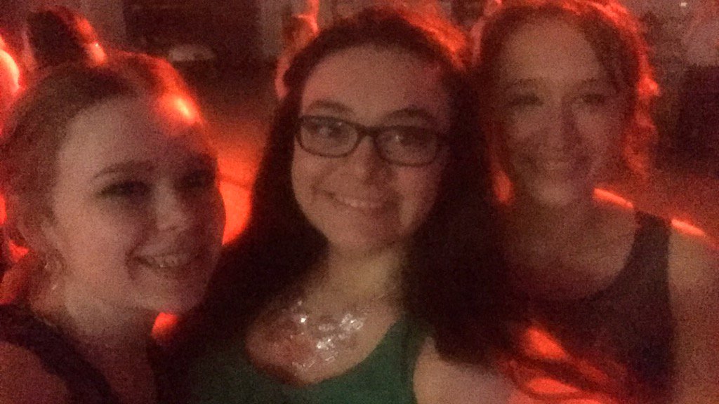 kellard_kaitlyn's tweet photo. #posthomecoming im sitting in bed eating cupcakes no one ate today ๐ https://t.co/L0vA8kRYzs