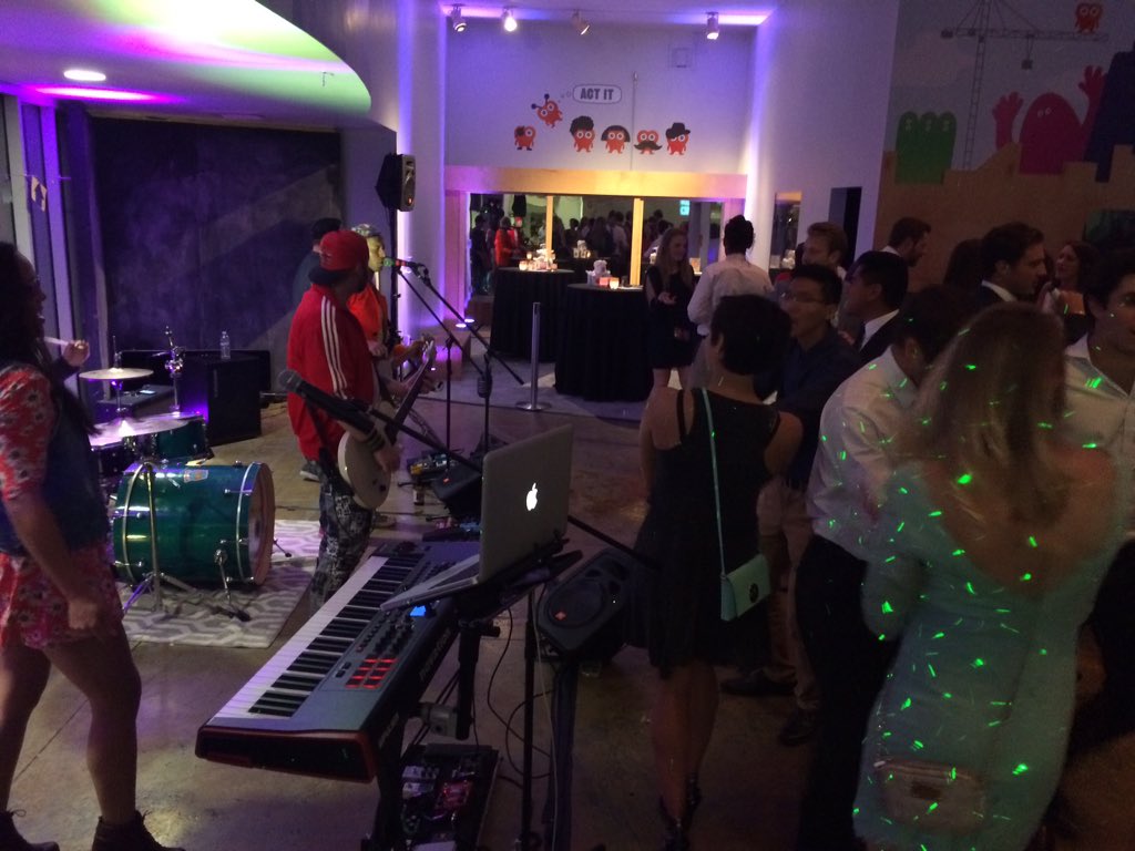BayAreaDM's tweet photo. Saved by the 90s rocking out. Crowd loving it. #baybash15 https://t.co/oKokirjqMe