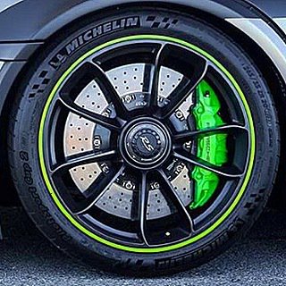 OnlyCarrera's tweet photo. #porsche #porschegt3rs #porschewheels #porschebreaks #porschecalipers #911gt3rs #veryfastcar #racecar #porscheracec… https://t.co/HwHBn9DfGJ