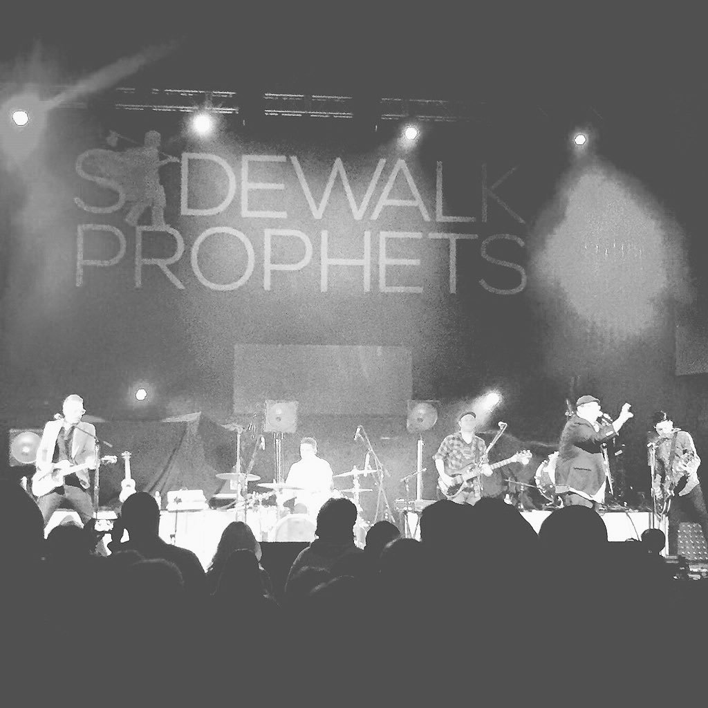 tommclean20's tweet photo. @swprophets, Spectacular set! #BeSomethingDifferent https://t.co/hDfZbeC5CA