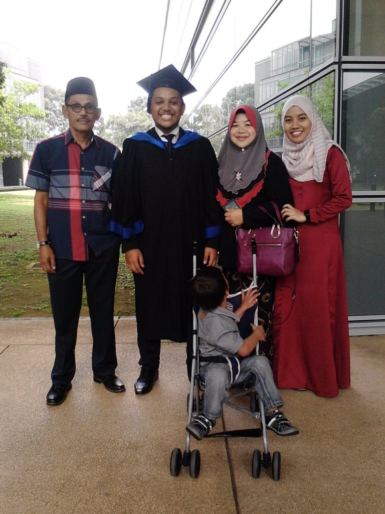 Azreendu's tweet photo. Congratulations brotha πππ #UTPCONVO15 #UTPCONVOFEST2015 https://t.co/XyiLZ1DN7D