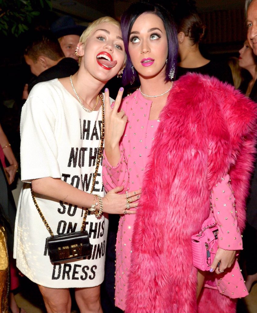 mileysbae's tweet photo. #HappyBirthdayKatyPerry 💙 https://t.co/q3mAoo2tct