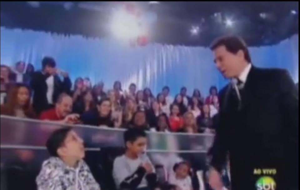 RonaldCapita's tweet photo. Sílvio Santos na área. Me lembra quando estive no #Teleton2010. Que honra! #SomosTodosTeleton 😉❤ https://t.co/QarhxL2EnS