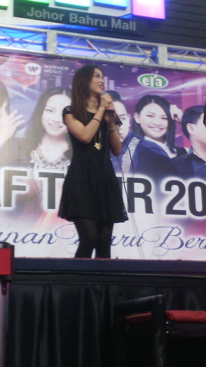Lisazers4Lisa's tweet photo. Lisa at Angsana Johor Bahru Mall,JB
#LisaAF #LisaAf2015 #Lisazers #HatiKaca #AFTour2015 https://t.co/E2sanF6Z3J