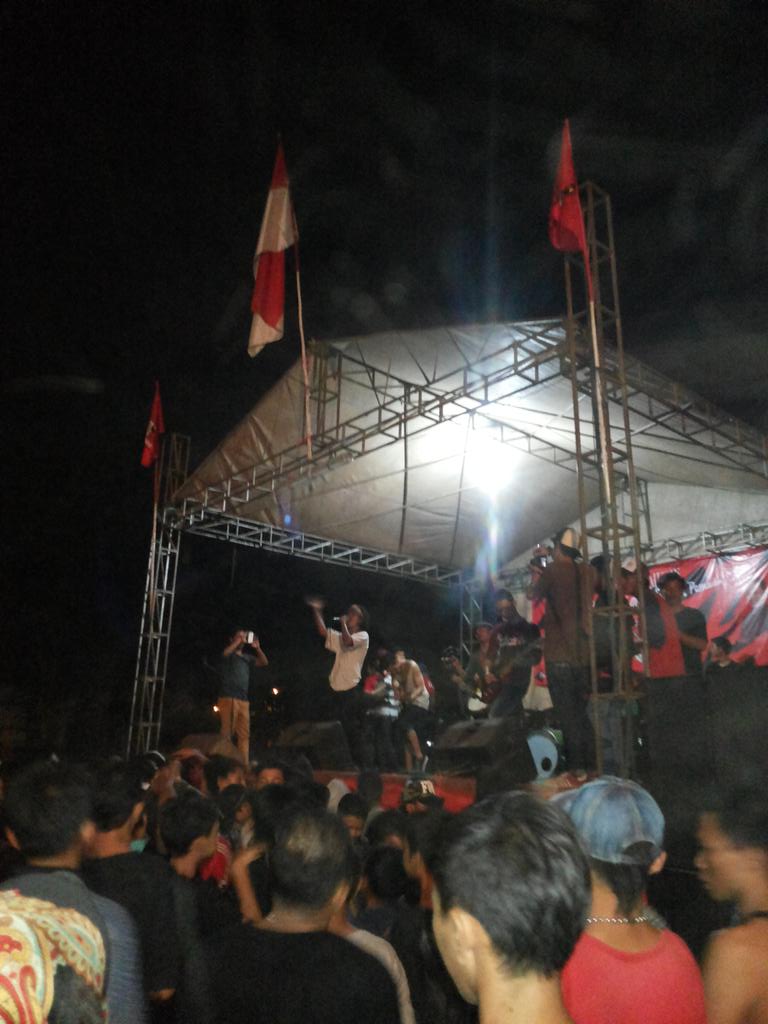 Done, Semalam <a href="/wedusgimbalband/">Wedus Gimbal</a> Perfom at Gebyar Musik Sumpah Pemuda Cikokol <a href="/Kota_Tangerang/">KOTA TANGERANG</a>