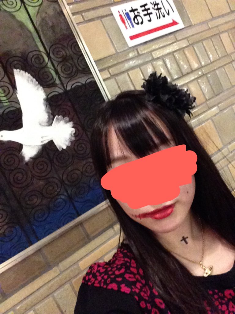 piggy_miyu's tweet photo. 会場にハトさんいました🐦
お手洗いw
#日本特殊陶業市民会館 #access #glamloid https://t.co/1TPVcjIVrU