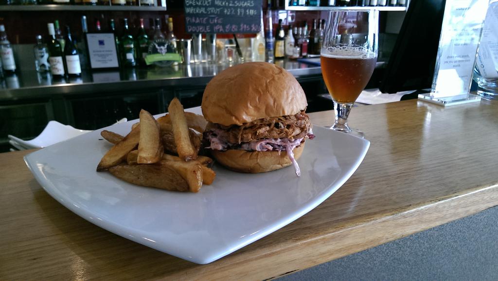 cammeraycraft's tweet photo. Today finish #scbw15 in style with $20 burger & beer for lunch or $25 steak & schooner for dinner @SydneyCraftBeer https://t.co/Xrsot14ybf