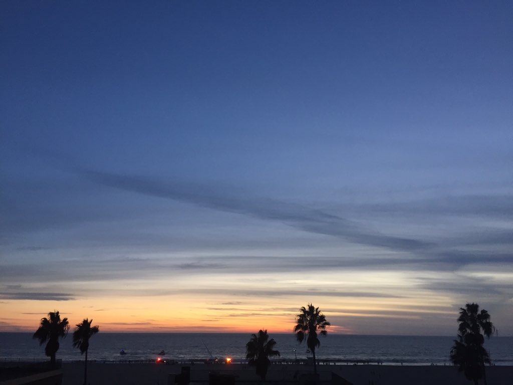 amirlax's tweet photo. @venice311 rescue at sunset https://t.co/tmqb4f7Uzy
