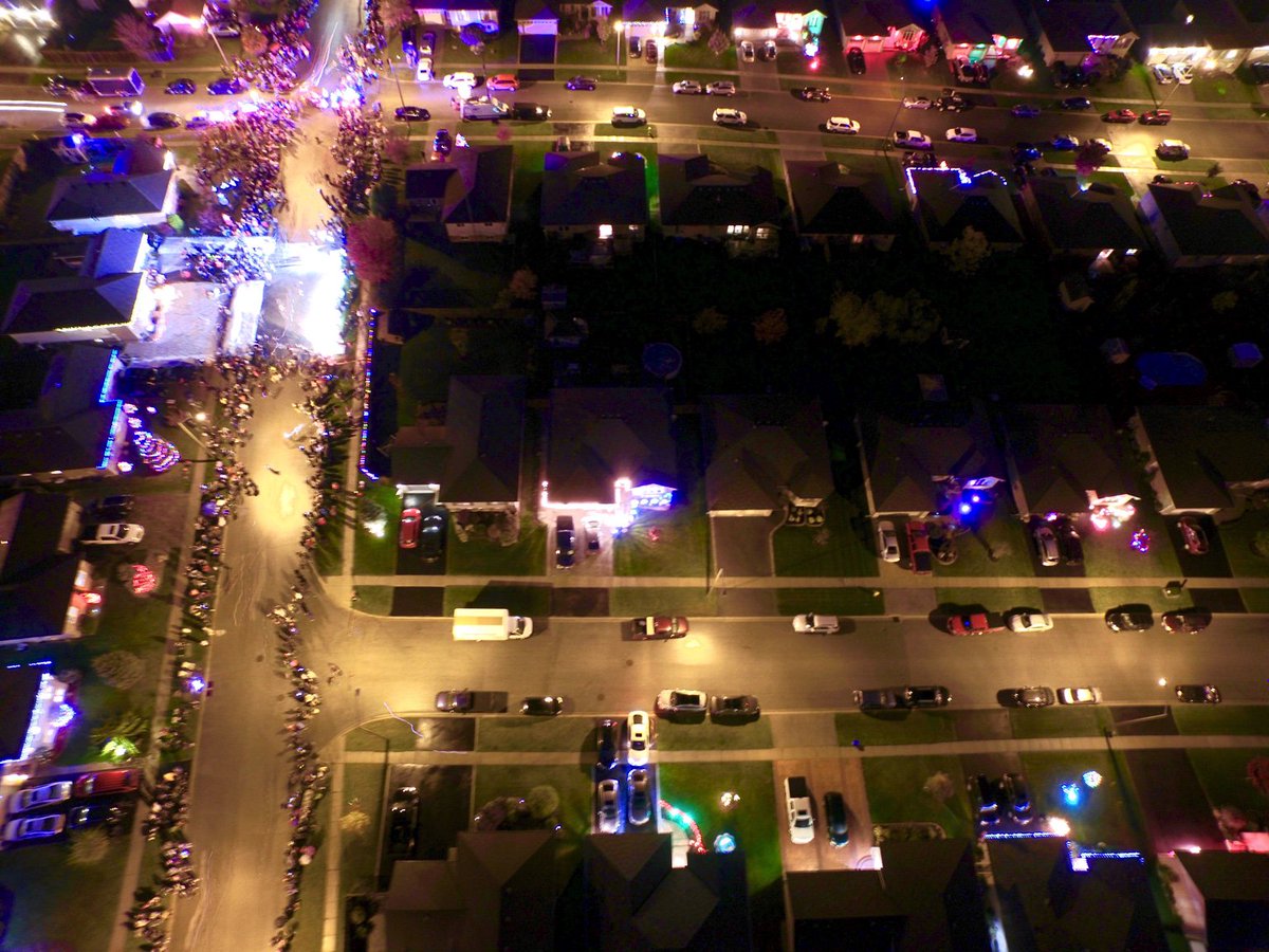 KyleChristie_TV's tweet photo. A view from above. Thousands line the streets of St. George, Ontario. Merry Christmas Evan #lightsonforevan https://t.co/GkmIe8JHdm