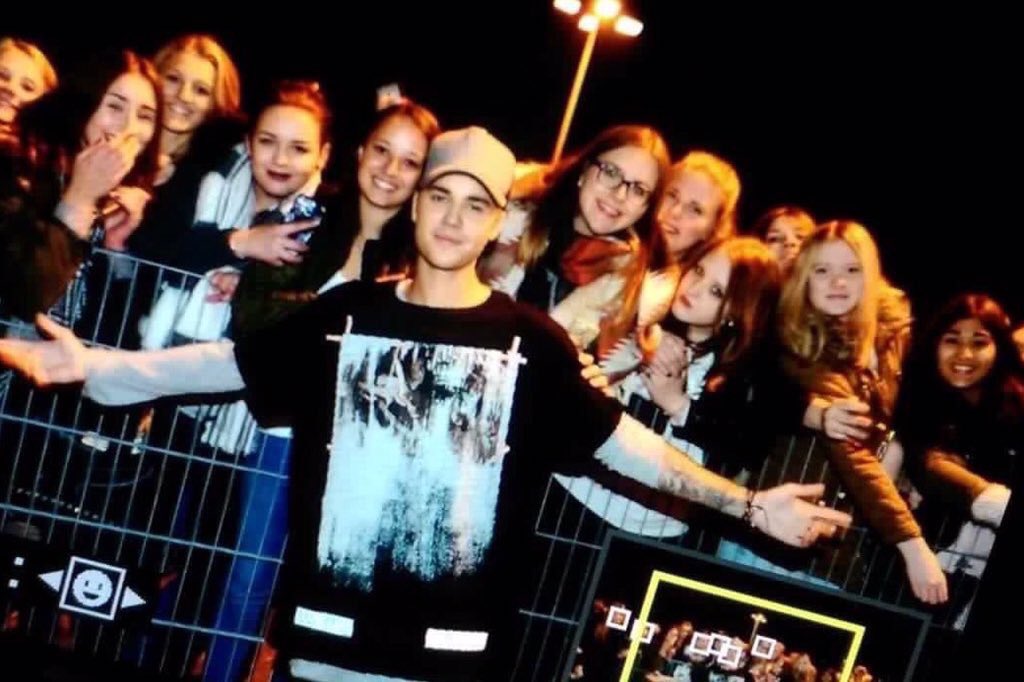 ibieberthought's tweet photo. THESE ARE SO CUTE #EMABiggestFansJustinBieber https://t.co/DjnDqbJNC7