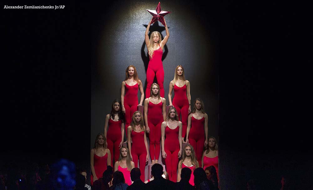 STPictures's tweet photo. #Models rocking old school #iconography at the @DIMANEU show @mfw_ru Pic @AlexanderZ_Jr @AP_Images #soviet #DimaNeu https://t.co/tTxz2xospa
