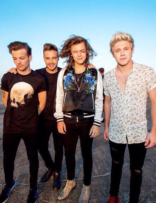 CardiffOTRAtour's tweet photo. RT For DRAG ME DOWN

#EMABiggestFans1D 

#Vote1DForEMA 

#voteonedirection https://t.co/7gQxrQ4LjK