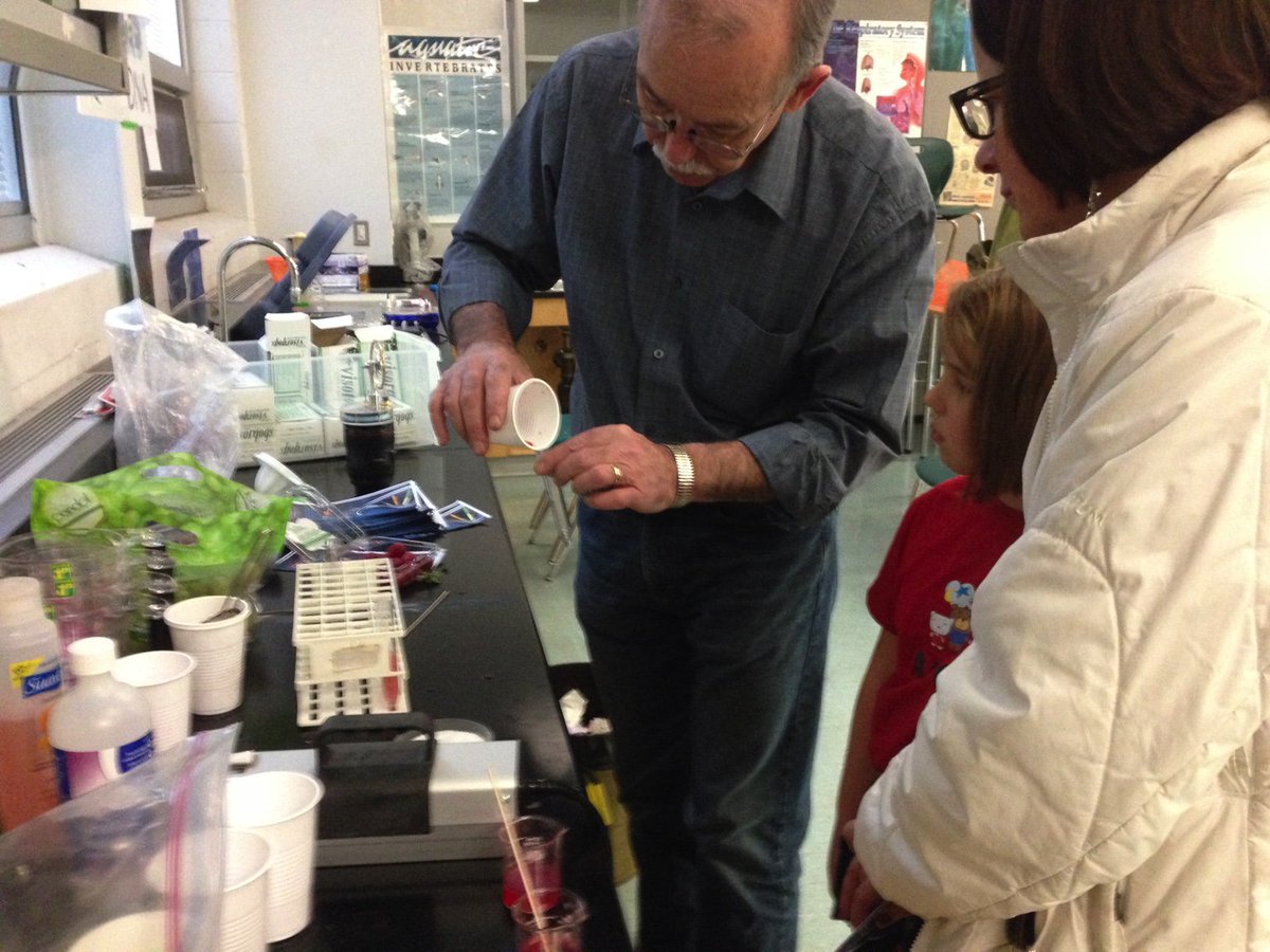 PraxisMedHat's tweet photo. Peter Wallis of Hyperion demonstrating DNA extraction during the Family Science Olympics today #medhat #SciTechWeek https://t.co/cHVgvOAabL