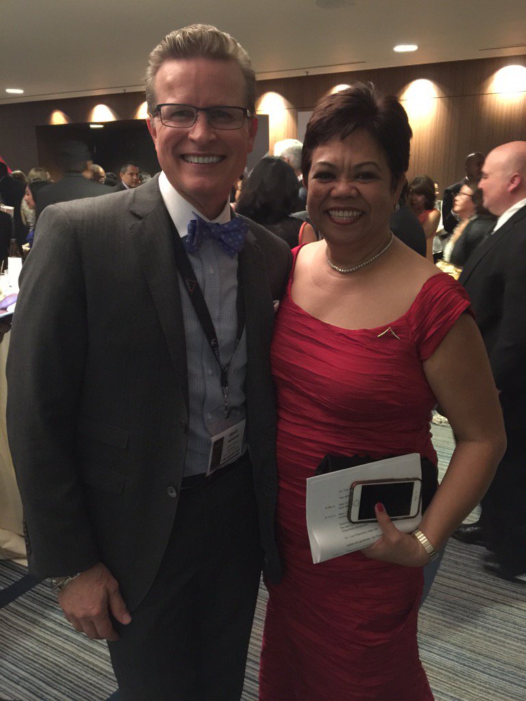 dsiroty's tweet photo. @coldwellbanker VP Luxury @CHoganCB installed as @areaa Luxury Chair with incoming Chair @vickysilvano1 #AREAANC15 https://t.co/Ko4rAAn7kC