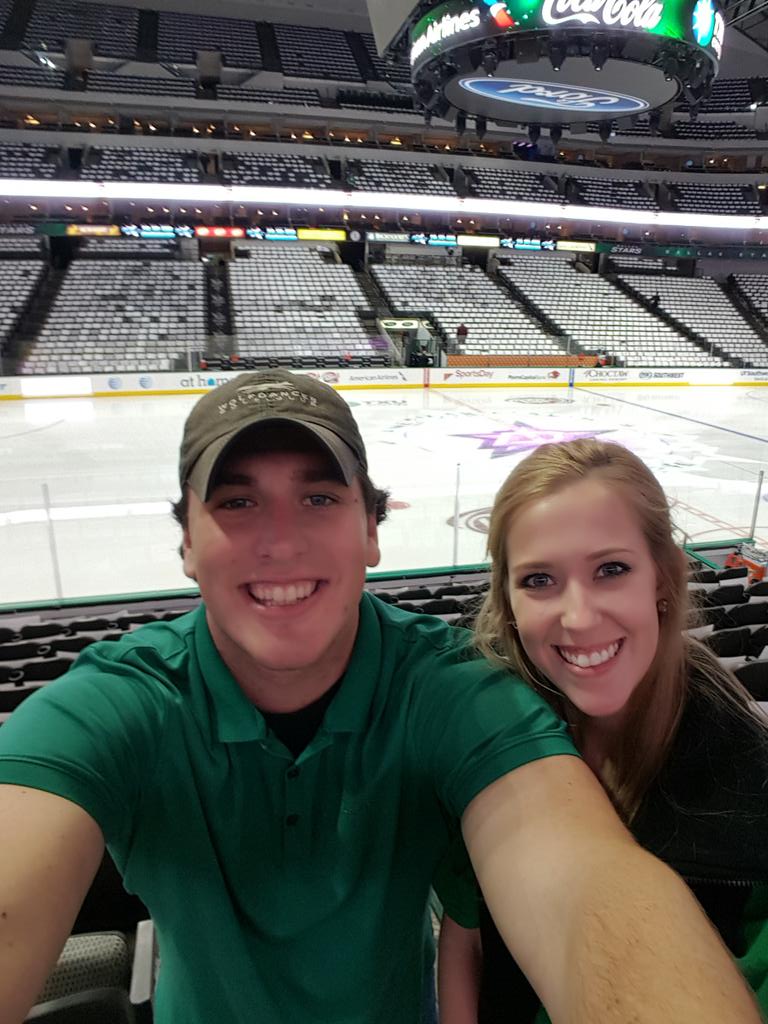 jacksonvwv1904's tweet photo. #seguinselfie
#Gostars
#firstonesthere https://t.co/Z0agh2xQLC