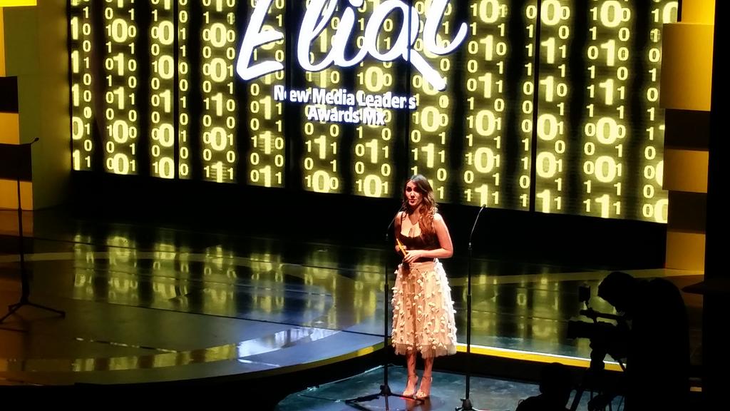 LideresMexicano's tweet photo. Los Viners nominados a los #EliotAwardsMx los presenta @DulceMaria https://t.co/o79A8a8x1H