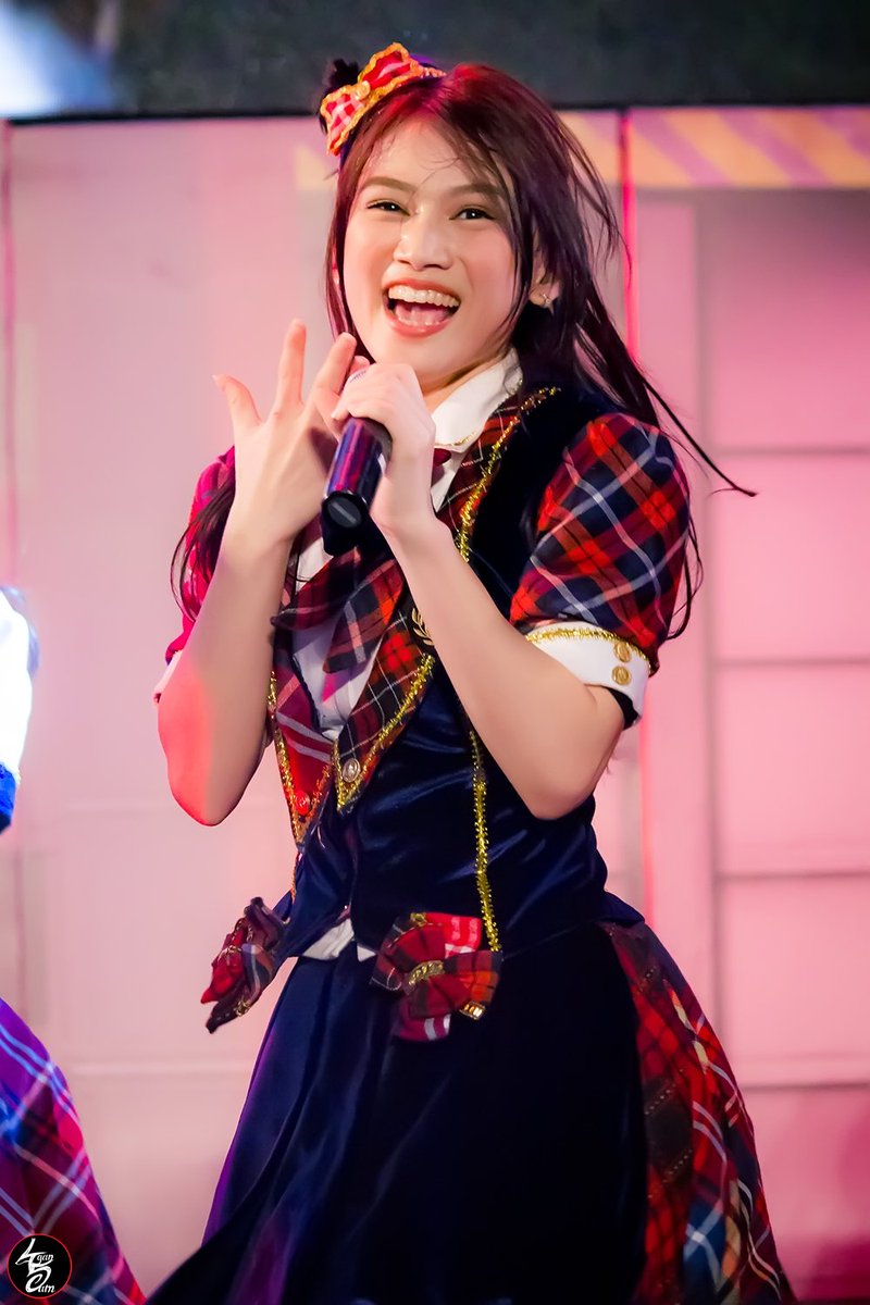 agansam's tweet photo. Melody Nurramdhani Laksani [ @melodyJKT48 ] #PBIC2015 https://t.co/b2vi77ROvO