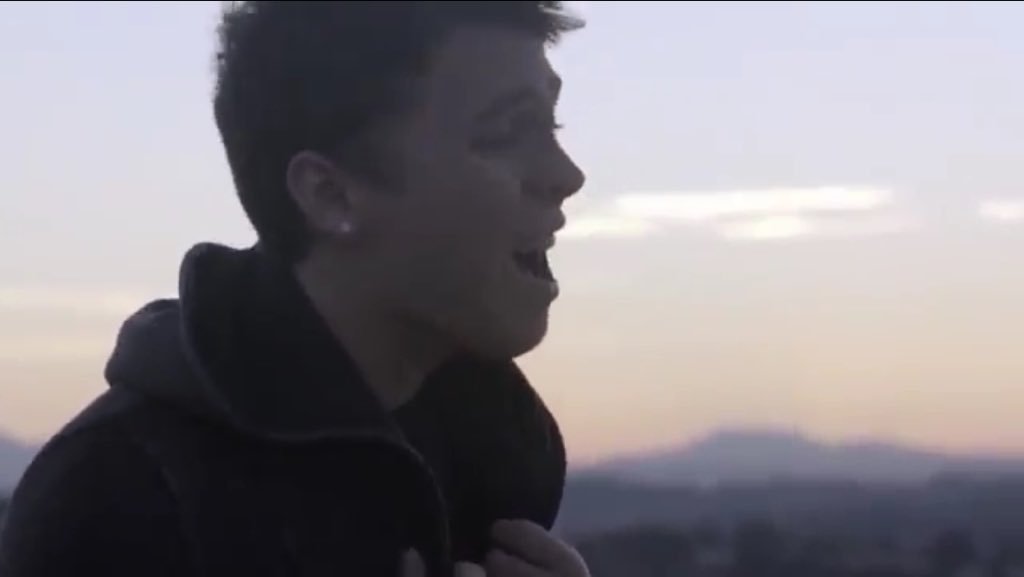 SutherlandxCase's tweet photo. I was doing just fine until.. #Emblem3WillRise #Emblem3Hello
-D https://t.co/27V343sqsa