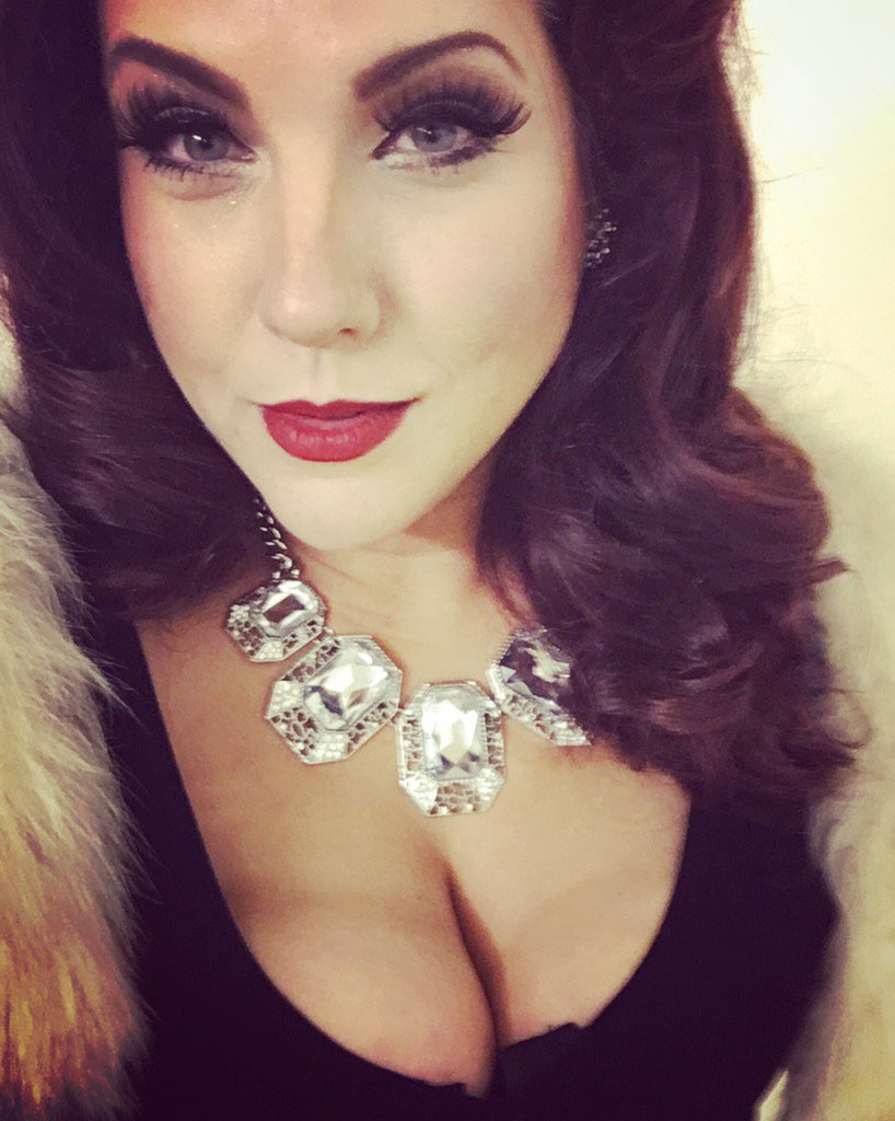 ViennaVelvette's tweet photo. Minutes before curtain! #lpca #lakeplacid #ctp #review #musical #theater #home #redlipsbrigade https://t.co/3RxhNav97H