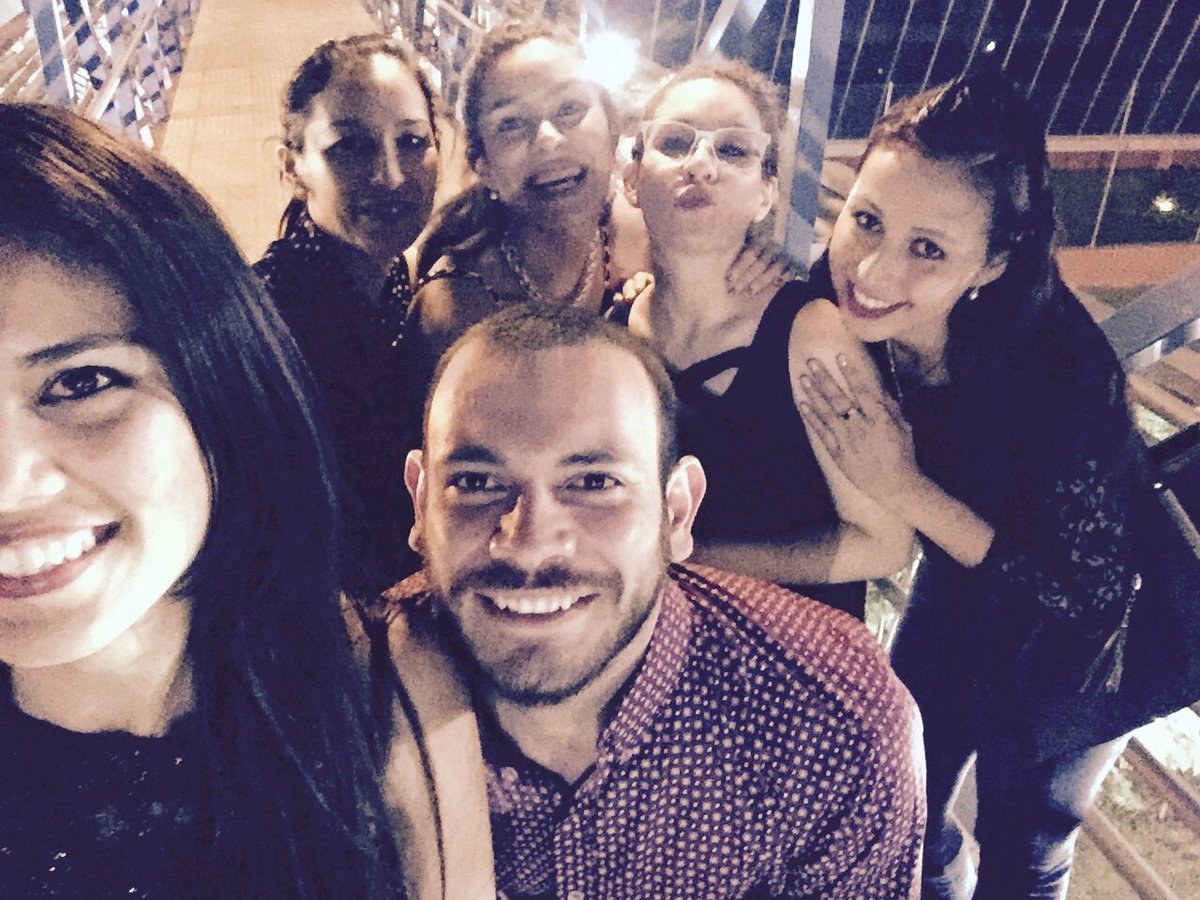 valchu007's tweet photo. Cena #ALARP2015 @GisseleMalich @FlorTorresortiz https://t.co/GODFDtNdL8