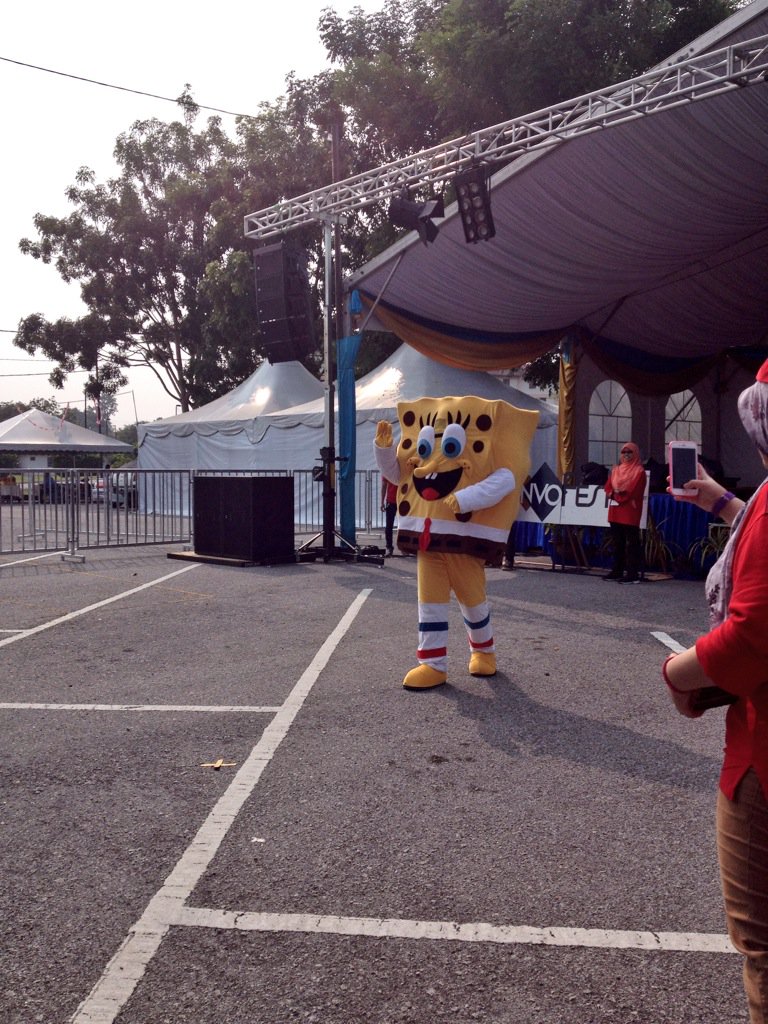 CONVOFEST_UTP's tweet photo. SPONGEBOB SQUARE PANTS IN THE HOUSE! Catch him in action at CONVOFEST 2015! #UTPCONVOFEST2015 https://t.co/x4Q7F9aajQ