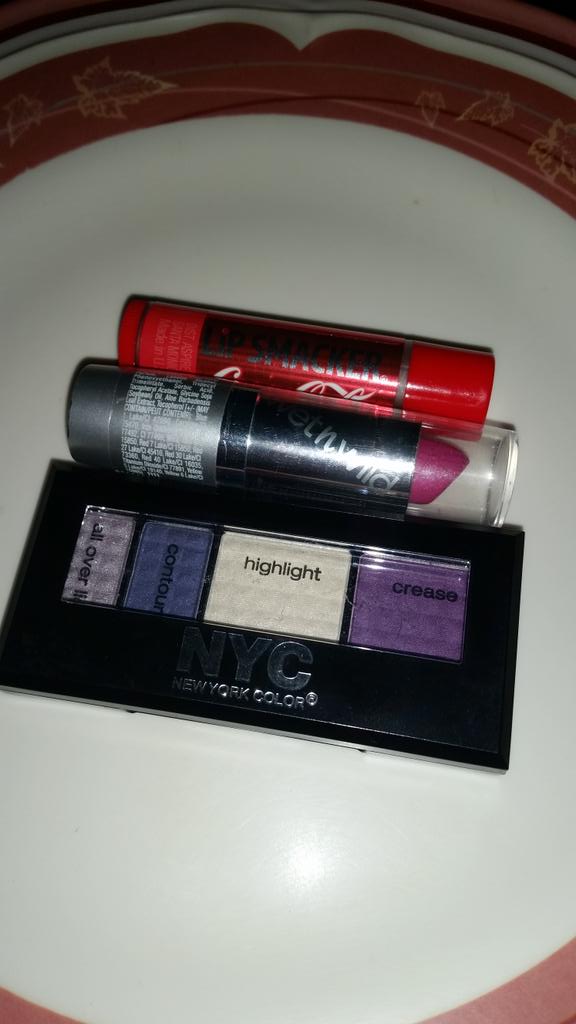 ilysmommab02's tweet photo. #lipsmacker #cocacola #wetnwild #retropink #nyc https://t.co/Y3vg7Ub4ZH