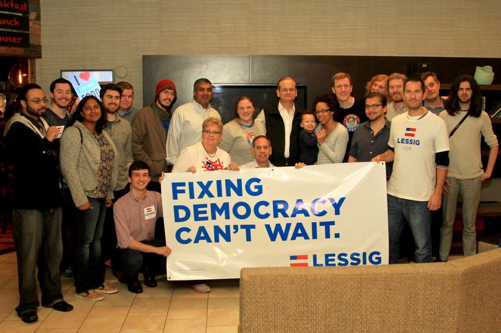 MG_GoldenMean's tweet image. Chicago backs @Lessig2016!After meeting  w volunteers, @lessig gets standing O @ #CHF2015 lecture. #LetLessigDebate