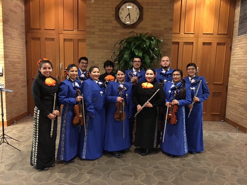 UTAPFC's tweet photo. @UTA_Mariachi  after they're performance tonight at #UTAParentsWeekend https://t.co/jRwlSh1GAc