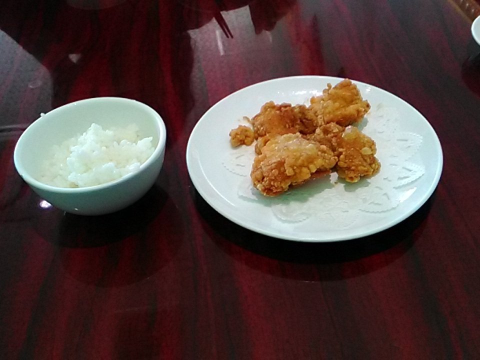 conta's tweet photo. ���ンチは唐揚げ定食

野菜無しかい！！ https://t.co/y8ZxuD5JCl