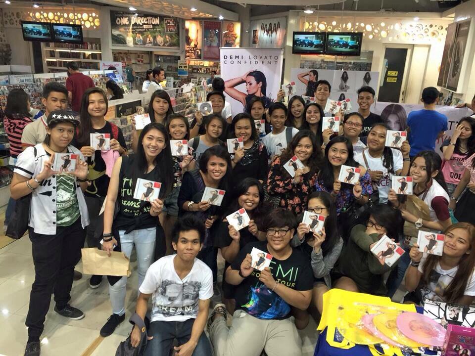hnzthms's tweet photo. FILIPINO LOVATICS LOVE YOU!!! @ddlovato @HollywoodRecs #FindConfident #ConfidentPH https://t.co/LR9WNgwahl