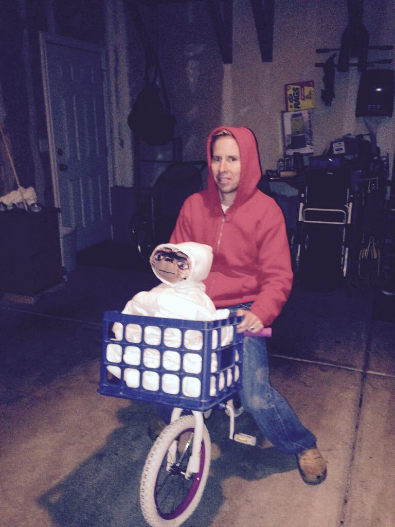 jcgreen1998's tweet photo. My uncle wins at Halloween--ET https://t.co/0q7fECPQJd