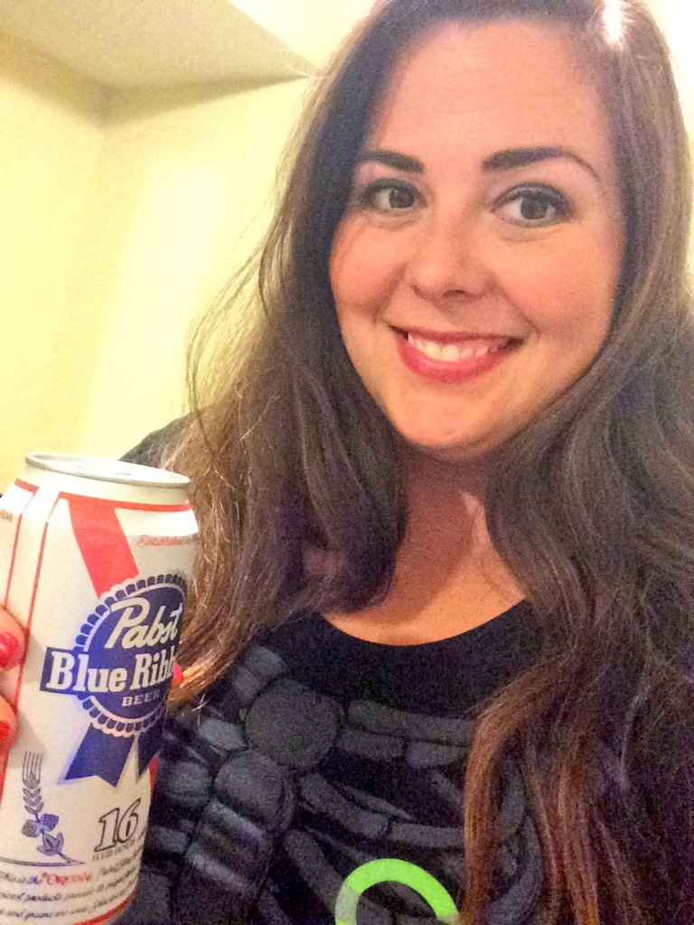 planeyplaney's tweet photo. First @PabstBlueRibbon since #Sober30 ended! Cheers 🍻 https://t.co/Wjf3xO84Uu